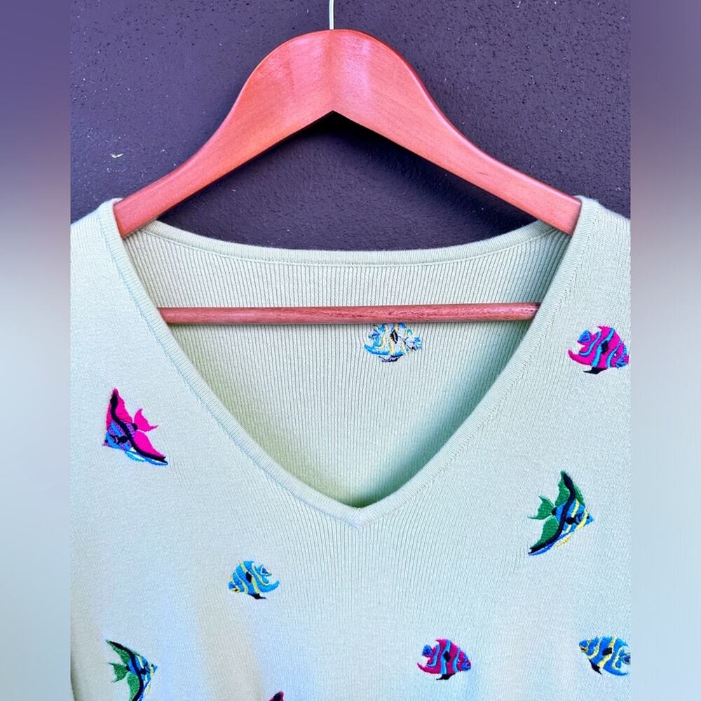 Alexandra Bartlett Cotton Sweater Petite Large Green V-Neck Embroidered Fish 3/4 - Picture 3 of 4